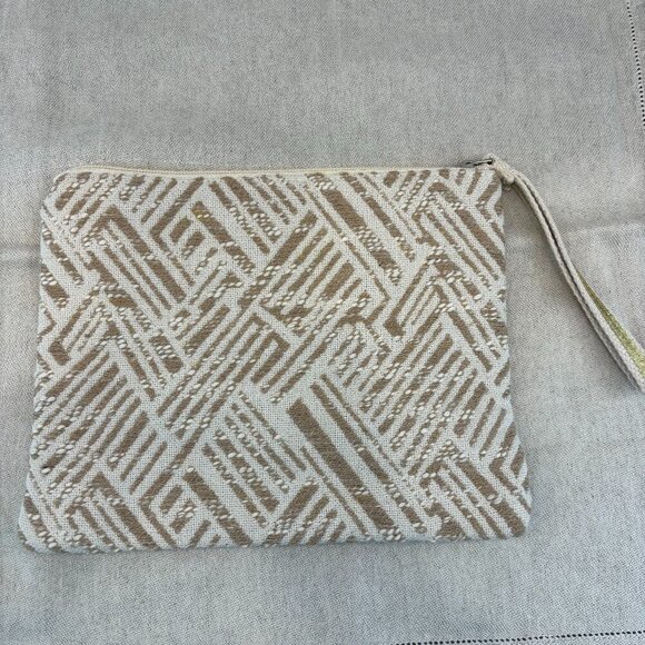 America & Beyond Medium BeadedTote w/ Bag Strap & Wristlet/Pouch - Natural Gold - Picture 11 of 12